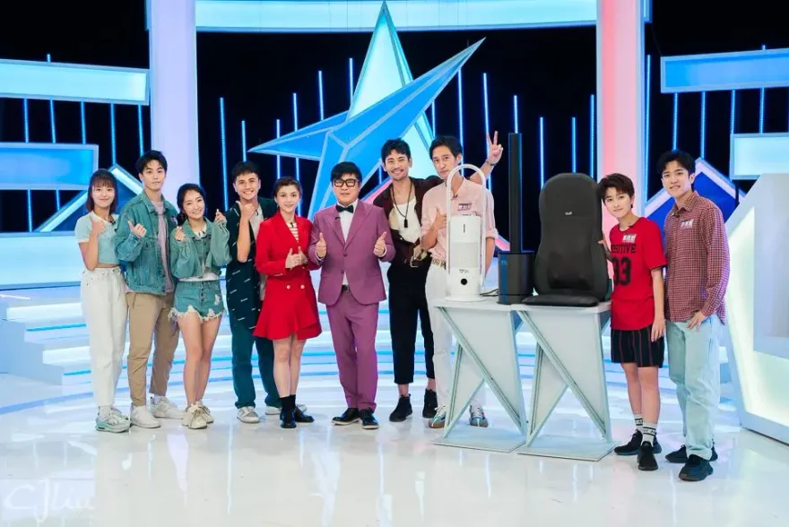 錄完影直接結婚登記！鄭靚歆帶未婚妻上節目放閃…楊子儀幫搶結婚禮物