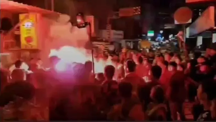 新北樹林陣頭迎轎打群架　混亂中點信號彈示威