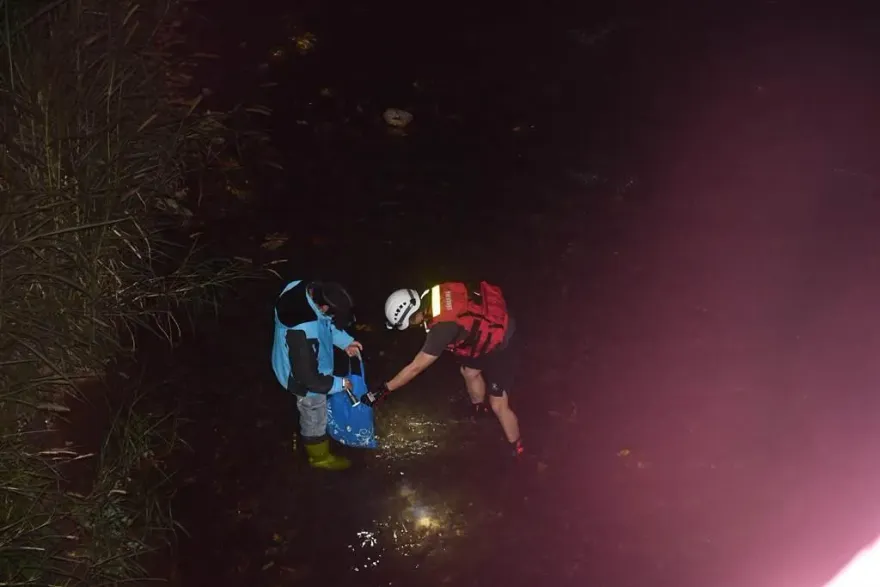 不爽妻子求離！宜蘭男把「岳父」骨灰罈丟河裡　判3月