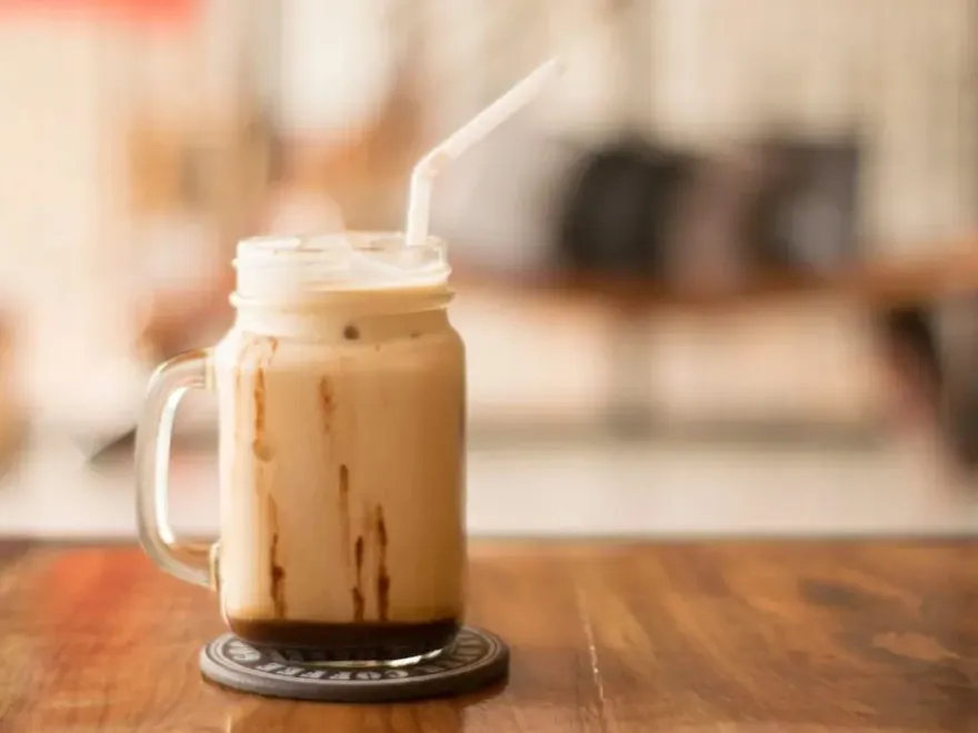 別再憂鬱星期一！星巴克限時推出買一送一　路易莎全飲品第二杯半價