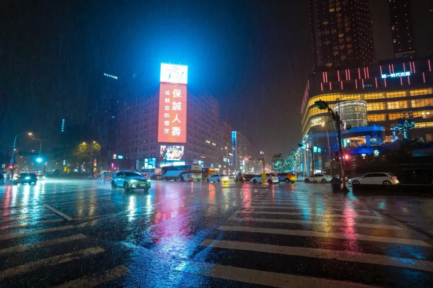 鋒面週末通過！北部降溫有感、中南部變化不大　下週天氣回穩再升溫