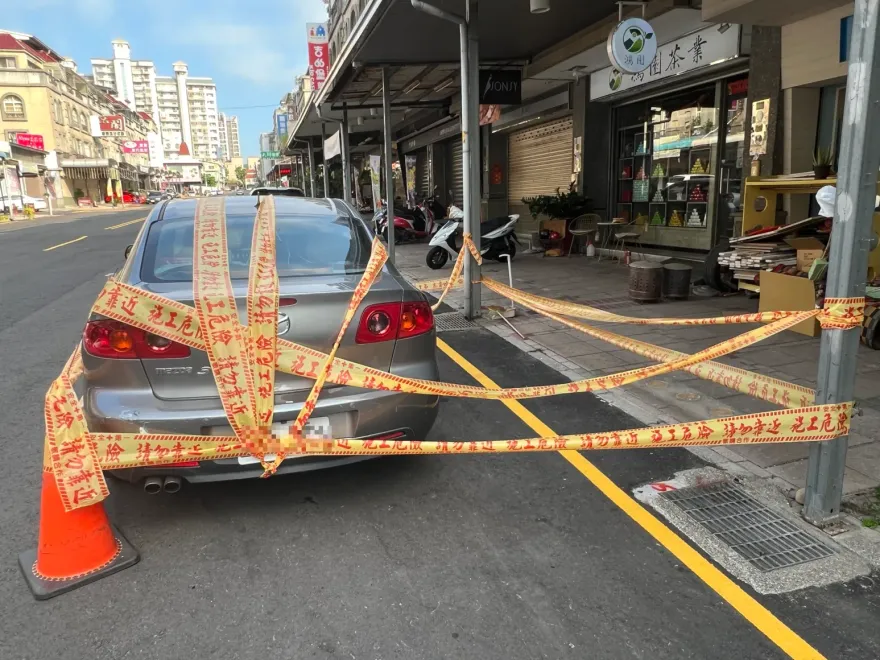 轎車亂停被「五花大綁」！建商私繪黃線　車主自知理虧沒報警