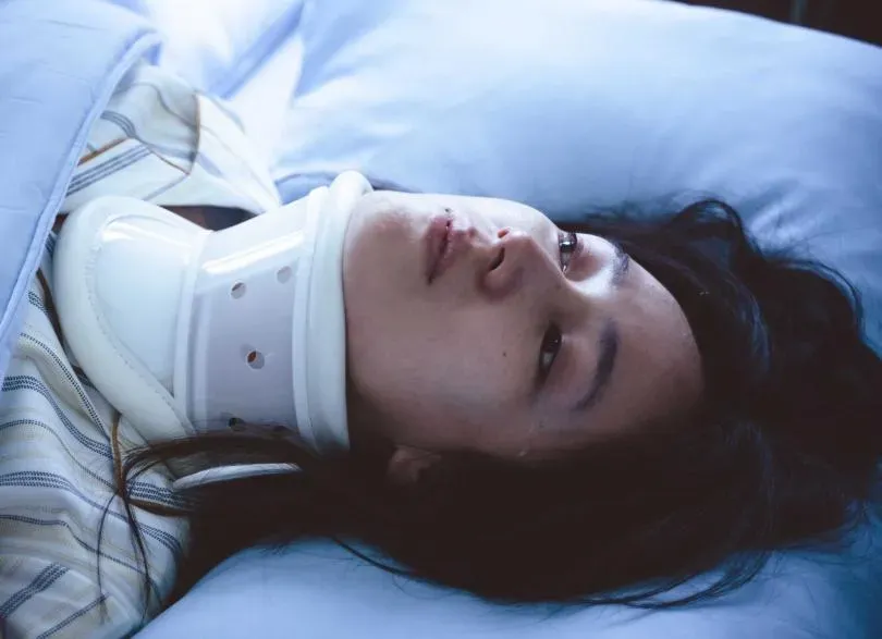 小薰《最佳利益》淚崩求死！演全身癱瘓病人...道具竟出錯「護頸全戴反」