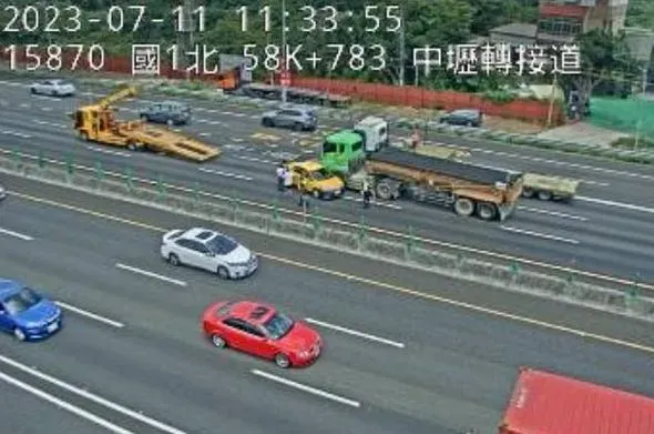 快訊/國1南下中壢段「大貨車追撞事故」　占用中內線回堵5公里