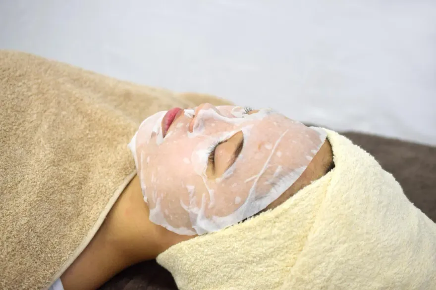 天天敷面膜才能保持最佳狀況？皮膚醫：「這類面膜 」每天敷皮膚恐更慘