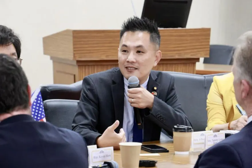 王定宇猛打新北餵藥案翻車！　陳以信開嗆：該向幼保師道歉