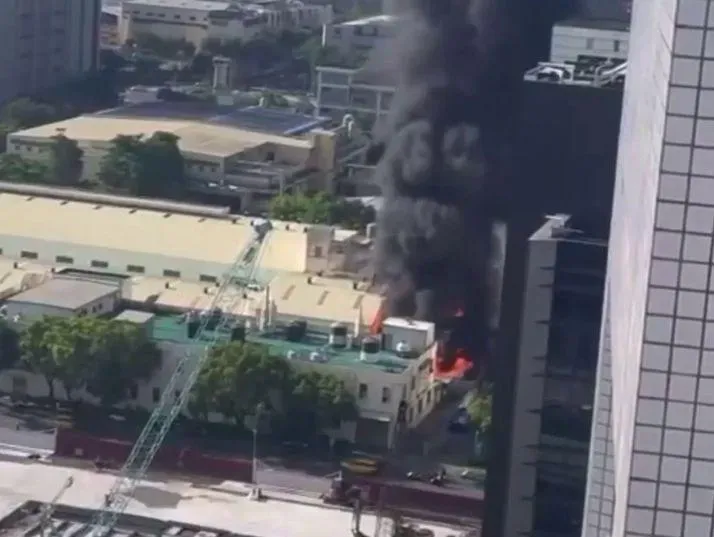 快訊/楠梓加工區科技廠火警！傳鍋爐爆炸導致　警消灌救中