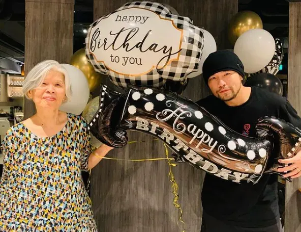 周杰倫概念股狂飆！周董媽葉惠美靠兒「小學老師變億萬富豪」大翻身