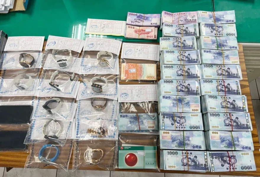 影/兩岸洗錢每年5億！地下匯兌集團勾結物流公司　警攻堅逮人扣千萬現金