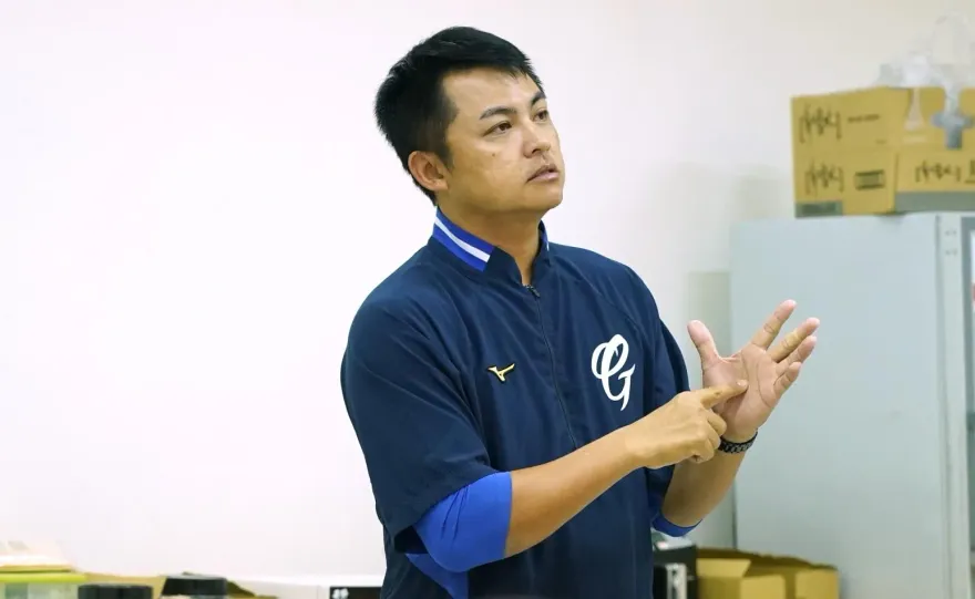 昨突請假缺陣！富邦悍將今宣布：首席教練黃泰龍婉拒職務調整　已申請離隊