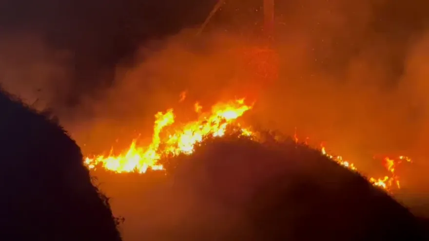 快訊/新北石門「十八王公廟」旁驚傳火燒山！警消灌救中