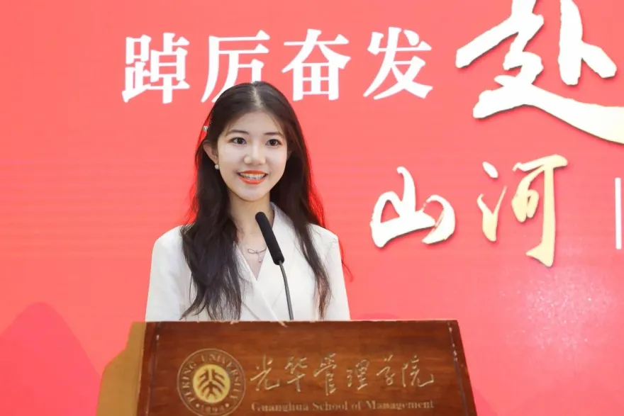 圖/陸生團正妹自拍成「最美風景」 身分曝光竟是北大學霸