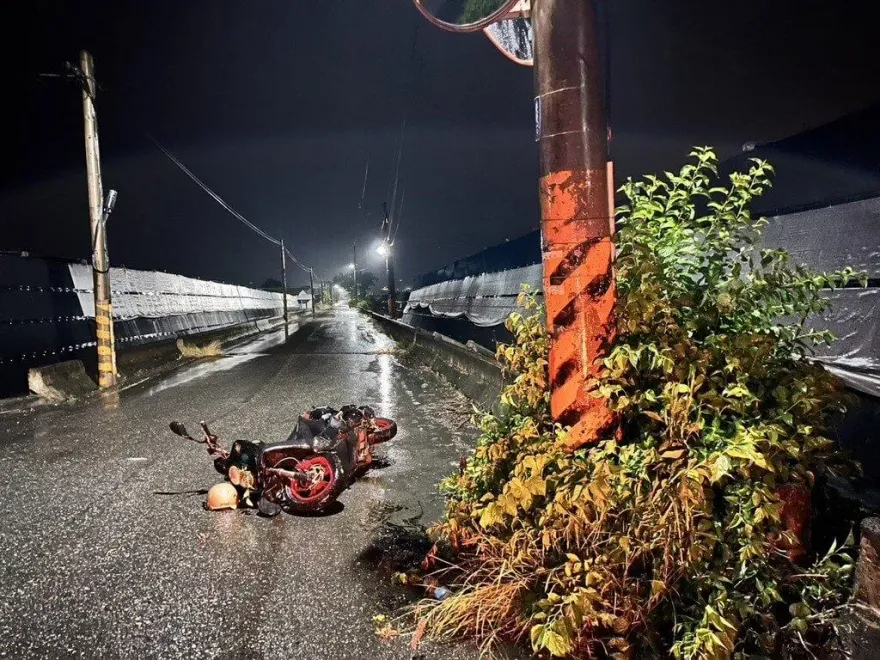 天雨視線差！台東52歲騎士今晨自撞電桿　搶救不治