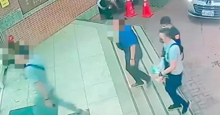 壁畫是暗門！台南養生館暗藏春色　警連破三層門終揭淫窟