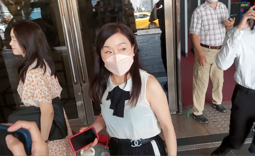 重提王世堅「出軌往事」！周玉蔻：你也配跟我談格調？