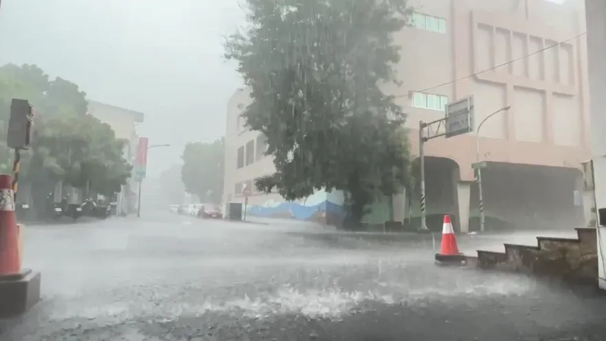 卡努民生/每次都「灌爆首長臉書」出氣　他提議颱風假1制度：錯放就補