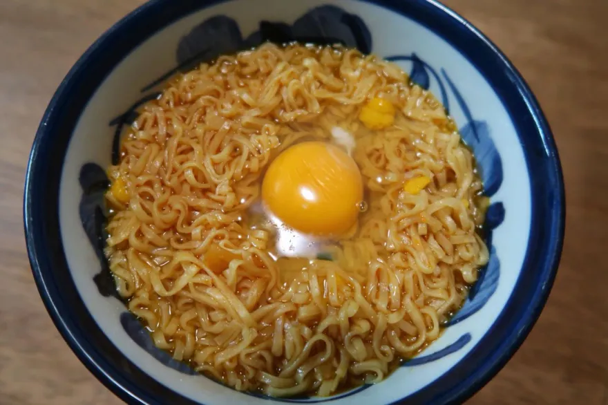 生活智慧王！泡麵「超強去油」法　網讚：吃泡麵吃到出師