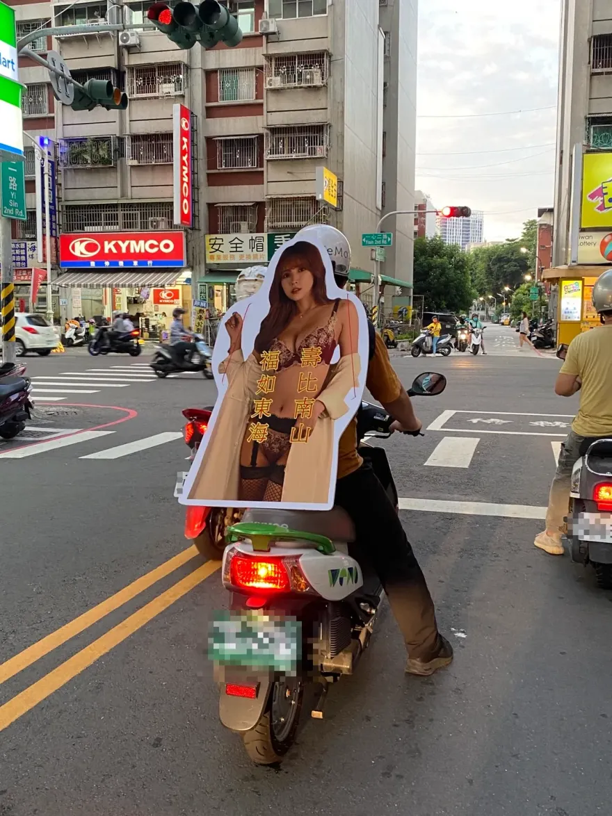 三上悠亞現身高雄？等紅燈驚見她「脫到剩內衣」　釣出老司機：好想坐後座