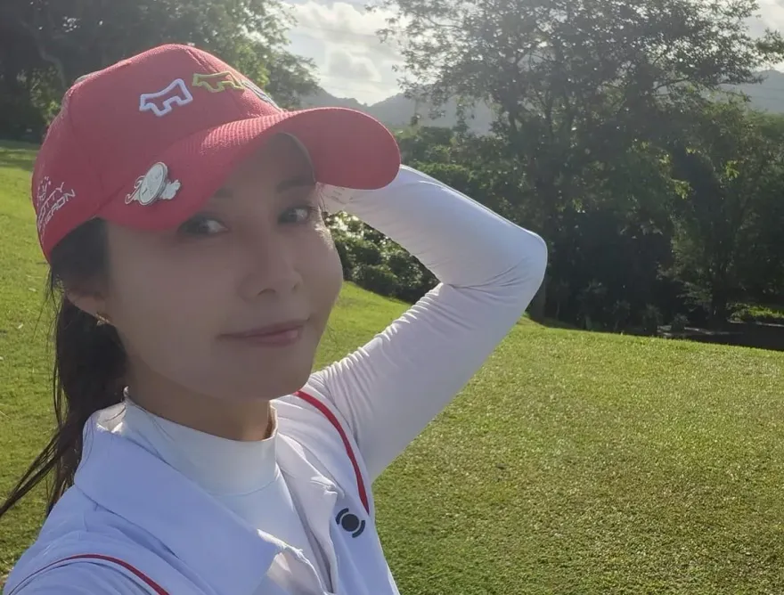 剛發生冷氣機墜落砸死人事件　女星走人行道也差點遭水泥磚砸頭