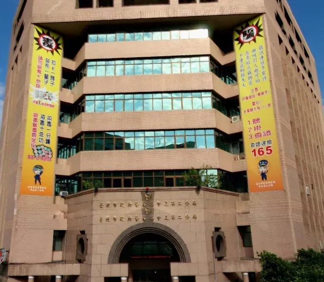 女騎士撞拒馬癱瘓提國賠　中正二分局判賠874萬確定