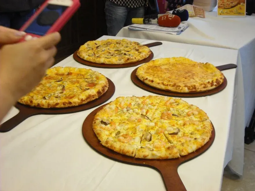 快來吃披薩！必勝客「買一送一」還免費送到家　拿坡里炸雞爽爽吃