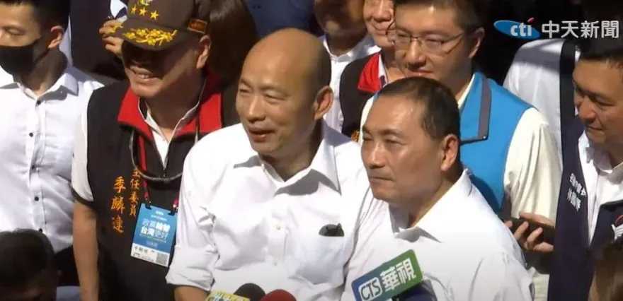 國民黨全代會/與韓國瑜場外相見歡　侯友宜先致歉「4年前對他很不好意思」