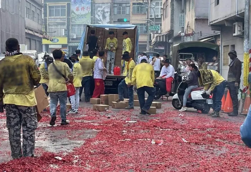 左營蓮池潭廟會太吵太髒遭檢舉！吞14張罰單1.7萬