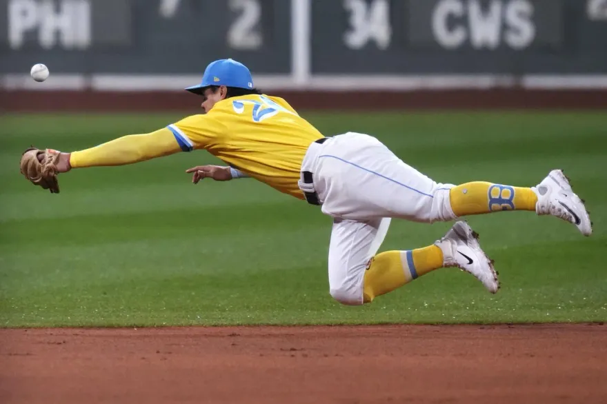 影/連4戰安打帶打點！張育成「穿這人袖套」添1盜　紅襪扳倒龍頭勇士