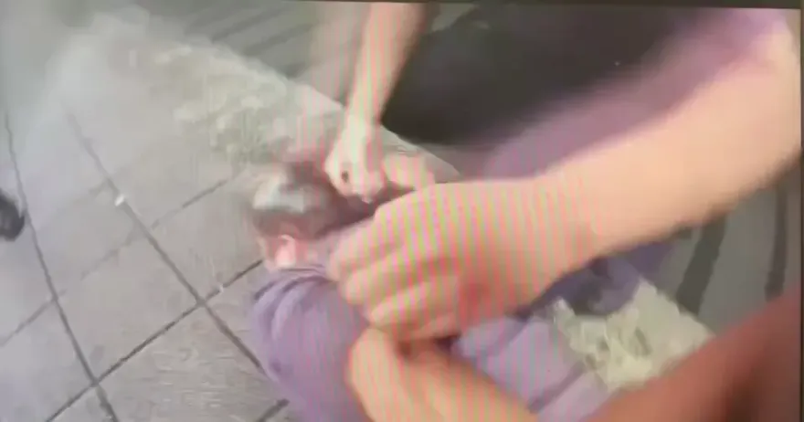 影/互瞄起衝突！警處理酒店外鬧事鬥毆　動手嫌犯竟是警察還踹破警車玻璃