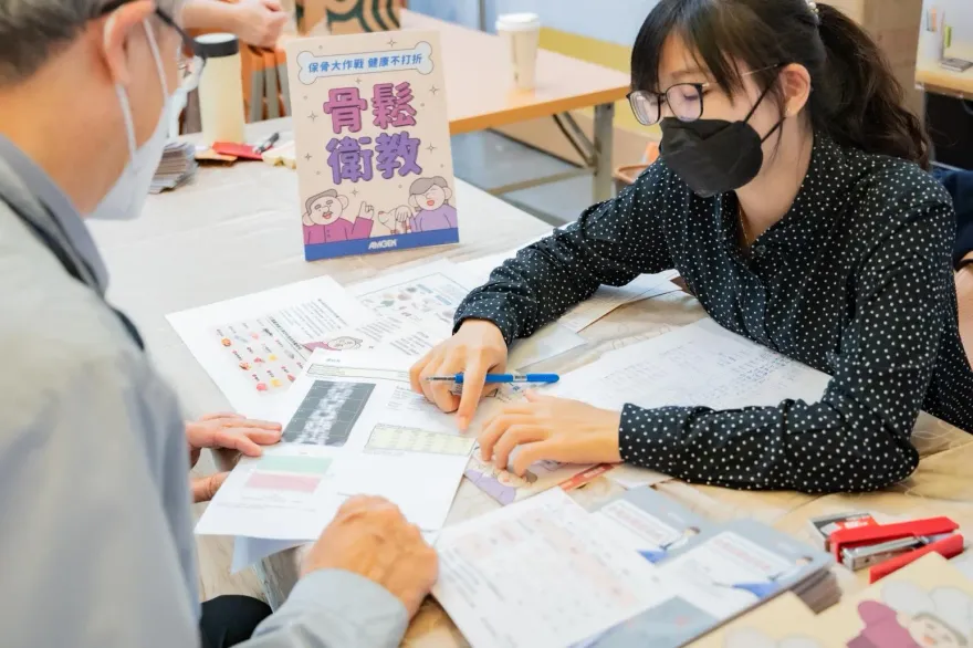 嘉基骨鬆中心提供諮詢及治療最佳選擇　榮獲滿分金牌及友善機構兩項認證殊榮