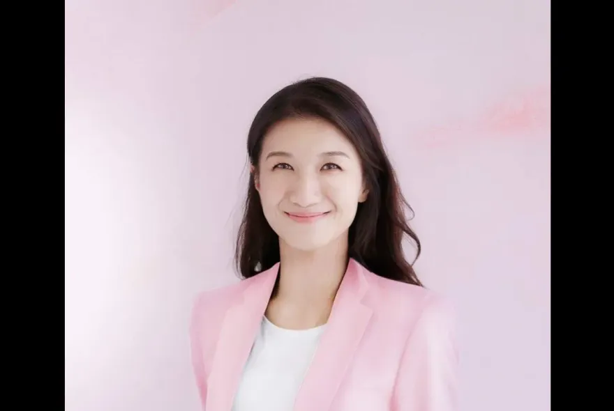 昔父逝手銬腳鐐奔喪…嘉義市美女議員戴寧遭判刑10年6月！詐領助理費518萬元真相出爐