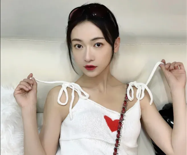 吳謹言疑戀情曝光！爆同居《延禧攻略》男星　他曾發「親密照」卻秒刪