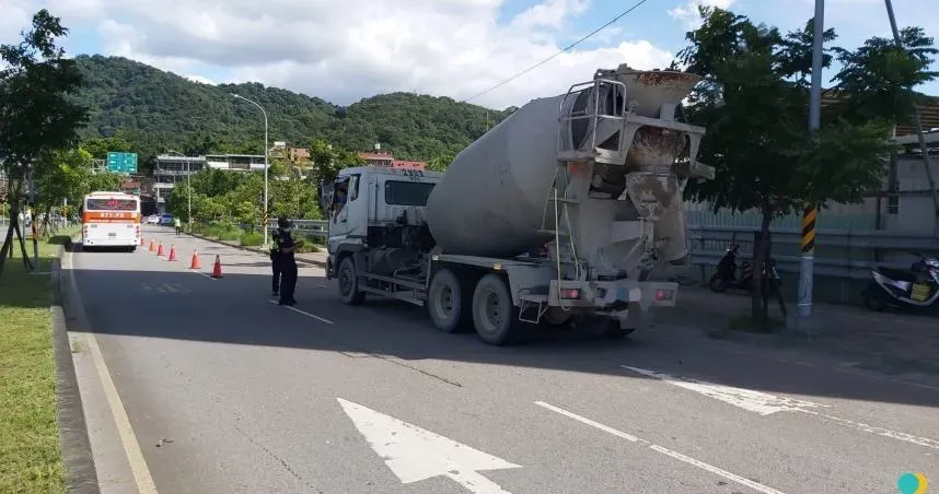 全民叫好！砂石車沿路滲漏污泥害慘用路人　三峽警嚴查一個月狂罰200萬
