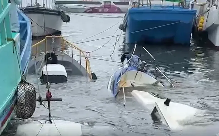影/杜蘇芮災情！台東富岡漁港2漁船沉沒　損失逾百萬