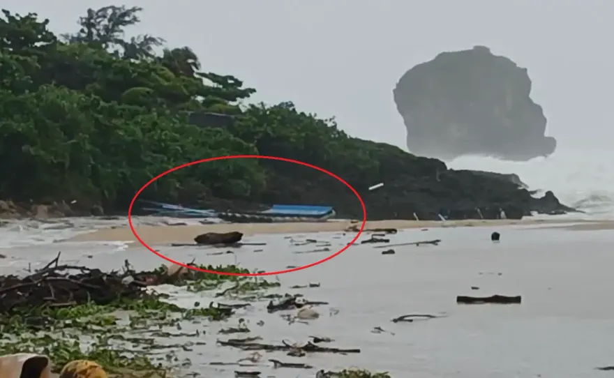 杜蘇芮災情/無情大浪沖走小琉球業者生財工具　強風猛攻民宿屋頂「吹的啪啪響」