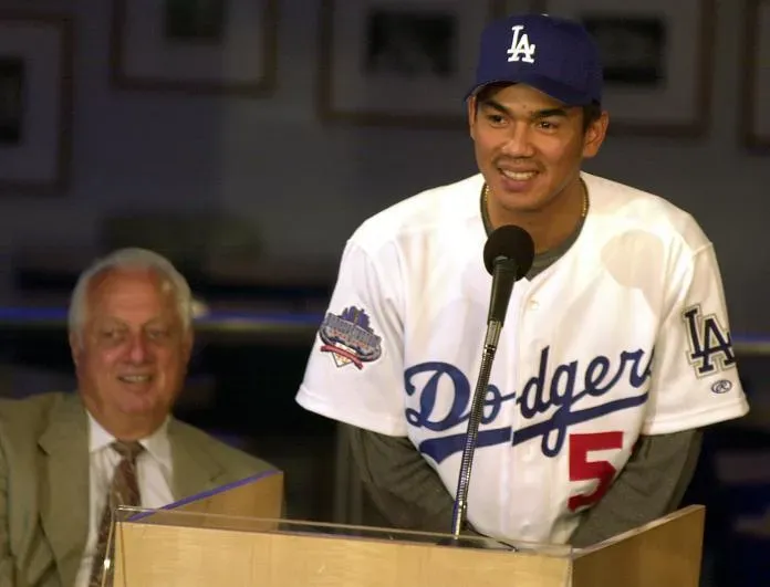 「台灣巨砲」陳金鋒正式進入棒球名人堂！明星賽前與5大前輩一同接受頒證