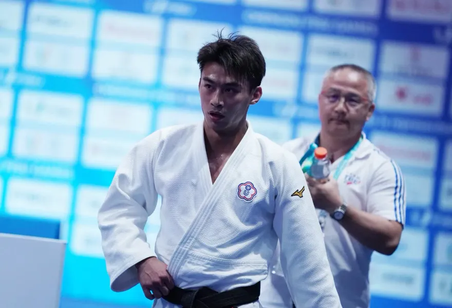 世大運/慘遭壓制！「柔道男神」楊勇緯不敵日本中村太樹奪銀