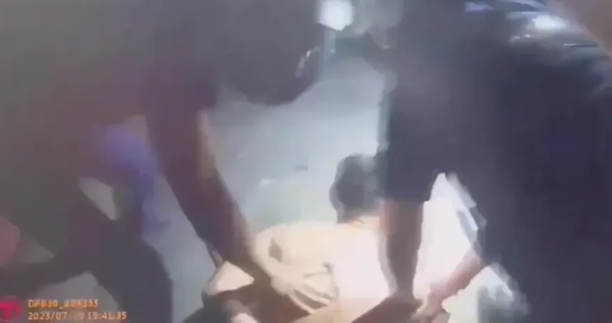 信義街頭砍人案！持刀男「23秒追砍4騎士」被抓　他竟喊：不記得了