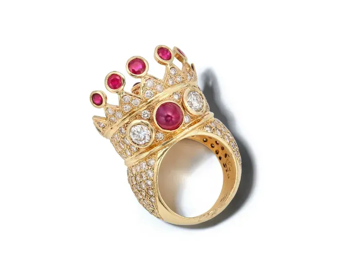 美國已故饒舌歌手遺物「王冠戒指」　以「3173萬元」售出刷新拍賣行紀錄