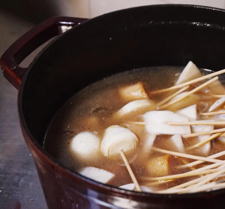 怪夾子不好夾！夾關東煮被「湯汁噴到」揚言客訴　網友直呼：根本奧客