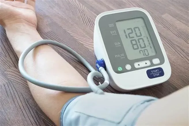 年紀大血壓高一點別大意！研究：控制在「這數值」以下死亡風險少3成