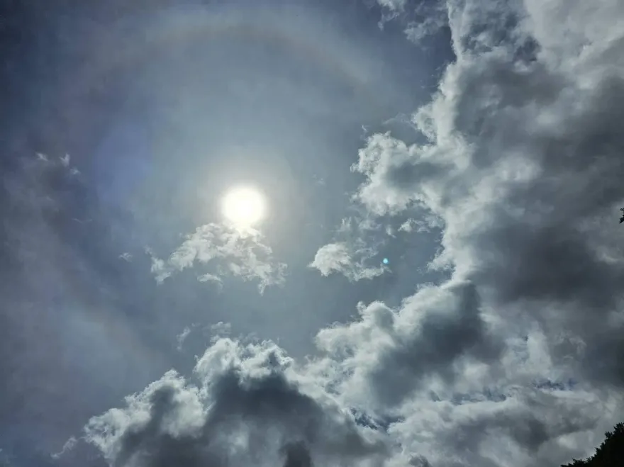 卡努動向/颱風前夕「天文奇景」　武陵現日暈、福壽山有藍月