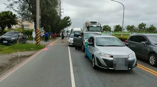 快訊/高雄岡山連環車禍！6車撞成一團　1駕駛輕傷送醫