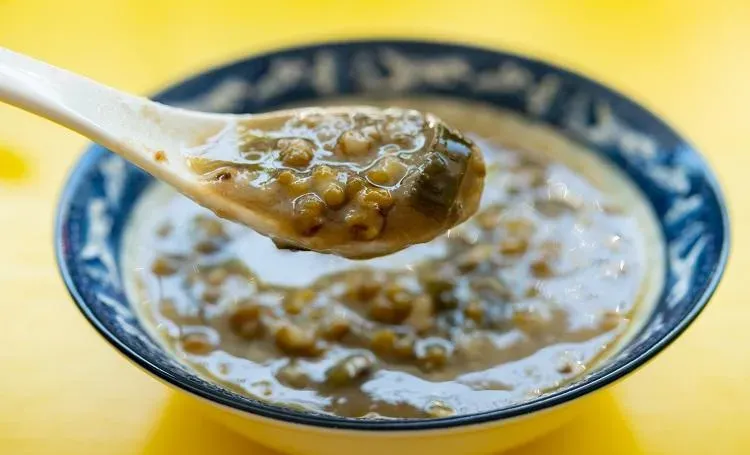 綠豆湯消暑、消水腫改善疲勞！ 5種人小心吃「飲用前2疏忽」恐中毒、腹瀉