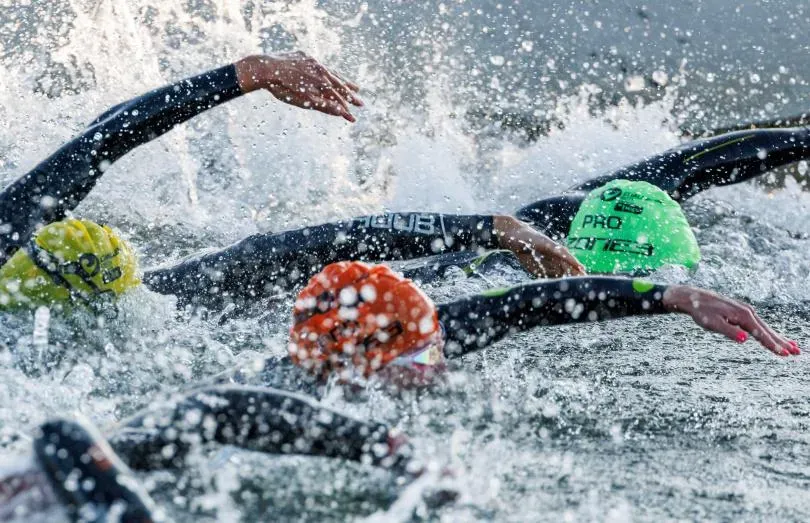 鐵人三項57人賽後腹瀉、抱馬桶吐整晚　水質一驗：選手糞水裡游泳