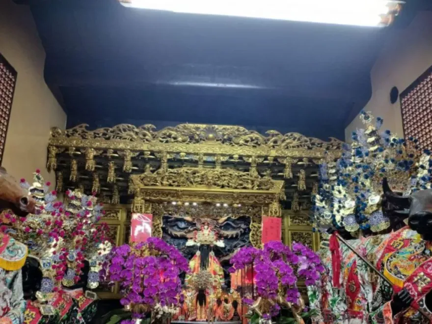 神明不高興了！拍攝七爺八爺「畫面離奇黑掉」　網：沒擲筊不給拍