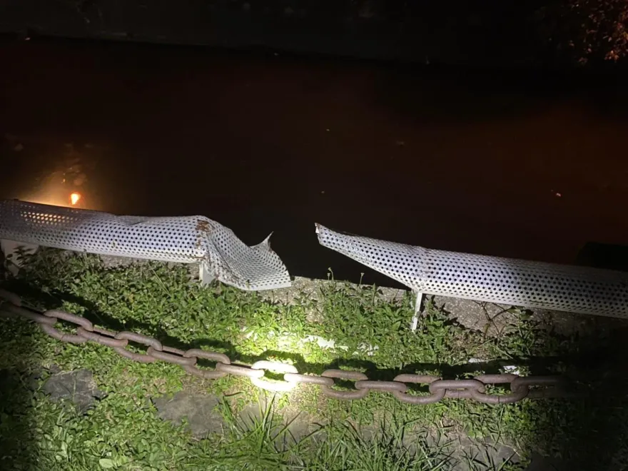 影/為考駕照！女大生人行道練機車「慘摔入河渠」　溺斃身亡