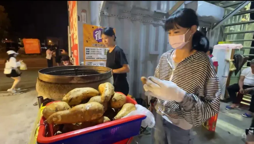 影/4單親媽夜市賣烤地瓜　每日工作14小時不喊苦！竟因一理由被迫暫時停業