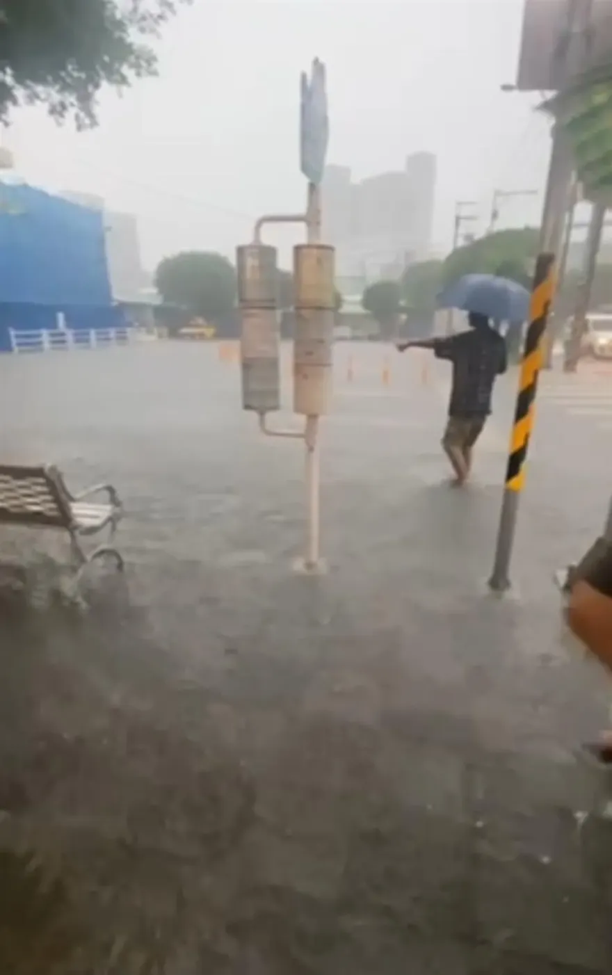 台鐵東正線路基流失30m！奮戰一夜搶修　今天清晨恢復雙線通行