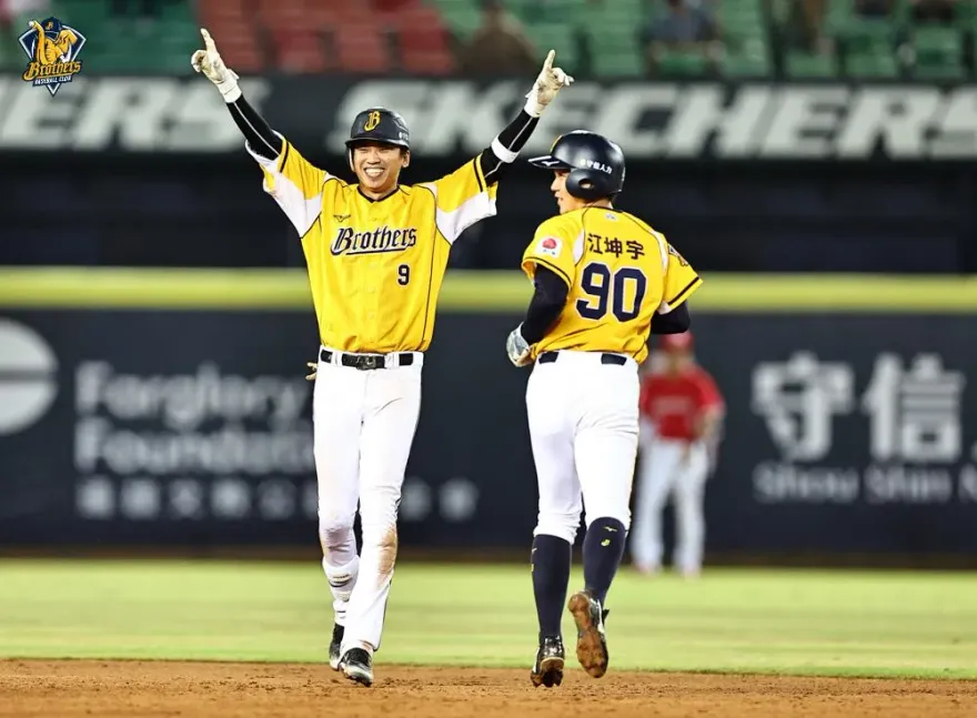 影/就是想當英雄！王威晨生涯首支再見安打　12局下氣走味全龍